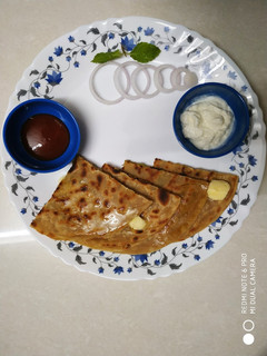 પનીર પરાઠા (Paneer Paratha recipe in gujarati) રેસીપી મુખ્ય ફોટો
