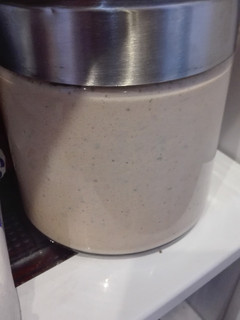 Una foto de Mousse de tomate y albahaca