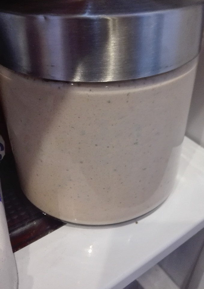 Una foto de Mousse de tomate y albahaca