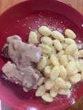 Ñoquis con bondiola de cerdo y salsa de vino moscatel
