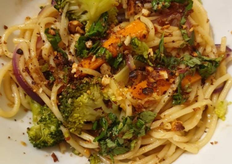 Recipe of Speedy Stir fry noodles (Veggie, Vegan)