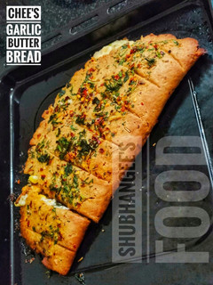 चीज गार्लिक बटर ब्रेड (cheese garlic butter bread recipe in marathi) रेसिपी चे मुख्य फोटो