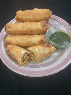 स्प्रिंग रोल (spring roll recipe in Hindi) रेसिपी मुख्य फोटो
