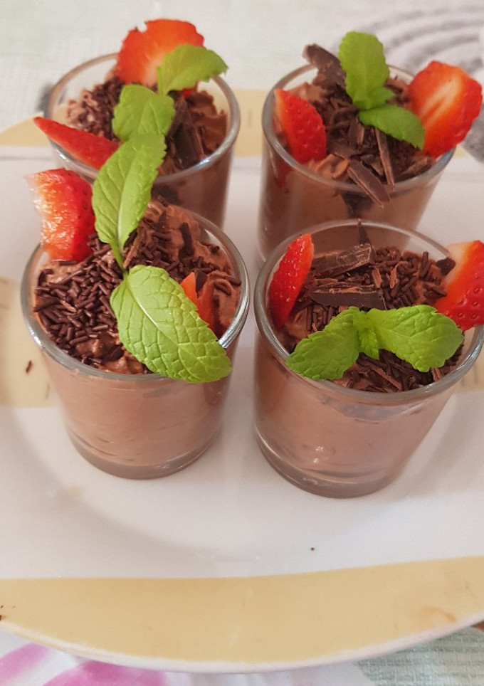 Una foto de Mousse de chocolate con dos ingredientes