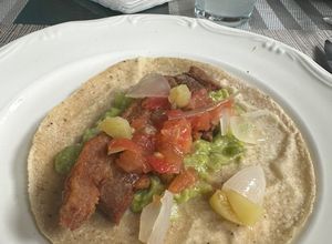 Una foto de Tacos de pork belly a la Sonorense