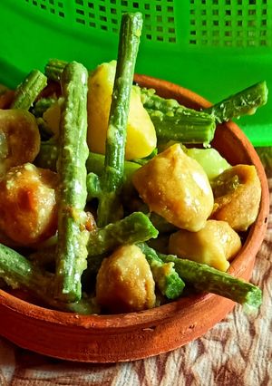 ডাঁটা আলু পোস্ত (Danta aloo posto recipe in Bengali) রেসিপির প্রধান ছবি