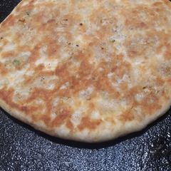 A picture of Chicken qeema wala naan.