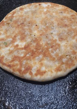 A picture of Chicken qeema wala naan.