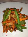 Cerdo liso con vegetales