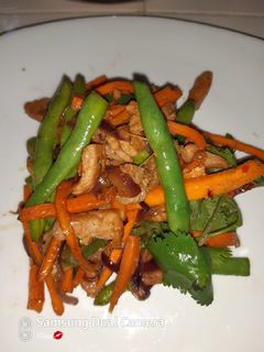Una foto de Cerdo liso con vegetales
