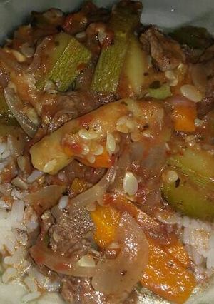Una foto de Salteado de verdura con arroz