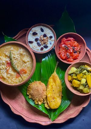 A picture of Monsoon Season Bengali Khichudi Thali for lunch.