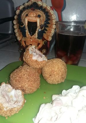 Una foto de Croquetas de carne molida rellenas de queso y jamón