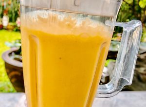 รูปของ มะม่วงกล้วยปั่นโยเกิร์ตนมสดMango banana yogurt smoothie