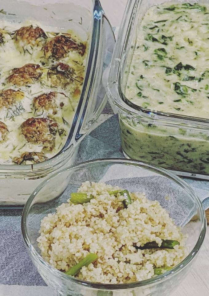 Фрикадельки з індички в вершковому соусі. Шпинат з вершками
