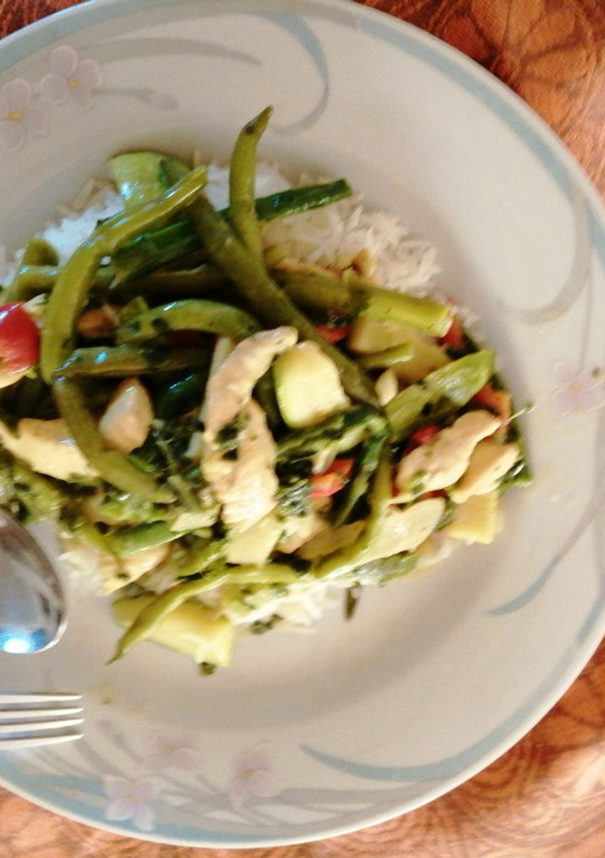 Una foto de Curry malayo amarillo con pollo