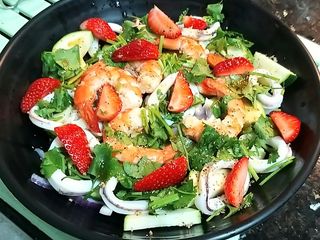 草莓海鮮沙拉