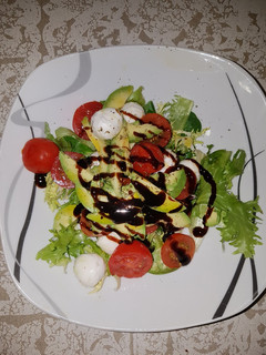 Una foto de Ensalada de aguacate fresca