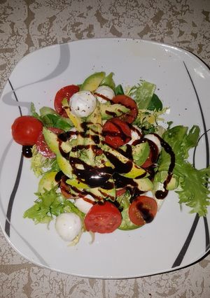 Una foto de Ensalada de aguacate fresca