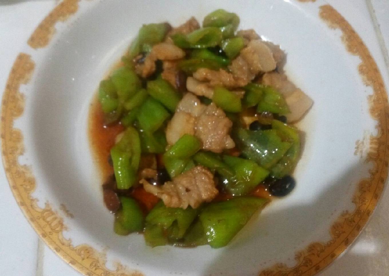 Babi cah cabe hijau (tidak halal)