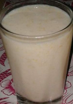 A picture of Khajoor or banana shake.