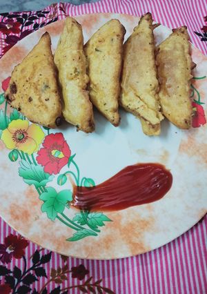 अदरक लहसुन वाले ब्रेड पकौड़े (Adrak lahsun wale bread pakode recipe in Hindi) रेसिपी मुख्य फोटो