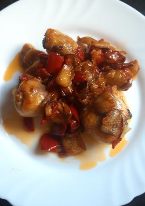 Una foto de Pollo al caramelo con samfaina (pisto)
