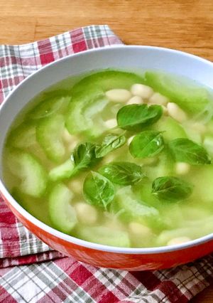 Hình của món 🌱 Canh Bí Xanh Nấu Đậu Phộng.
