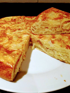Una foto de Tortilla de patatas con cebolla