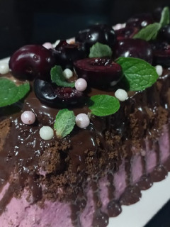 Una foto de Tarta de Cereza y chocolate sin horno