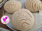 Una foto de pan dulce conchas