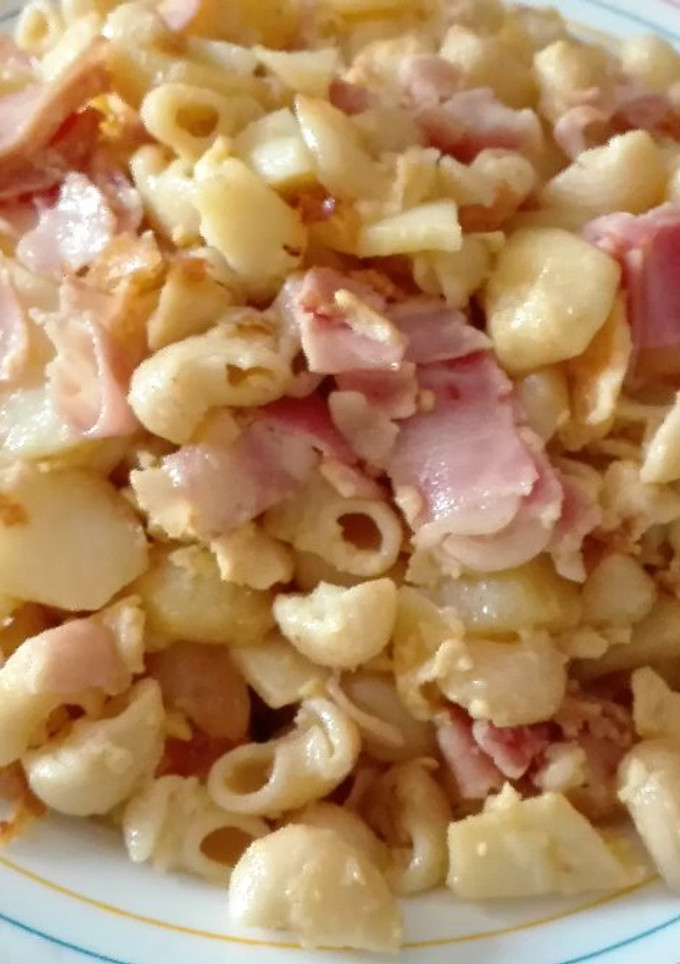 Una foto de Revuelto de patatas y pasta