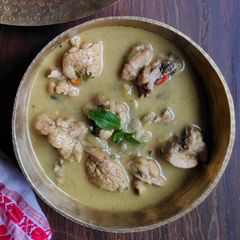 A picture of Boil Chicken with Bamboo shoot.