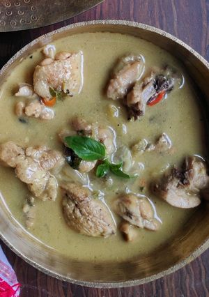 A picture of Boil Chicken with Bamboo shoot.