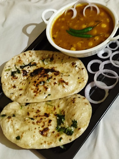 A picture of Tawa Garlic Naan.