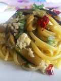 Bavette con Melanzane, Cipollotto Fresco, Frittata di Uova e Salsa di Soia