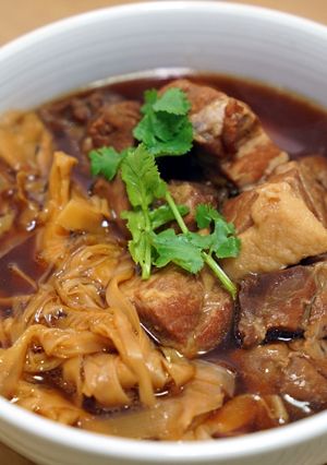 筍乾滷肉。酸鹹回甘的滋味,好下飯! 的食譜成品照片