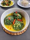 Buntil daun singkong isi ikan asap