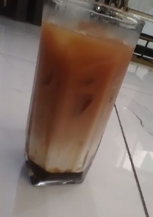 A picture of Iced Tea Teh C Peng.