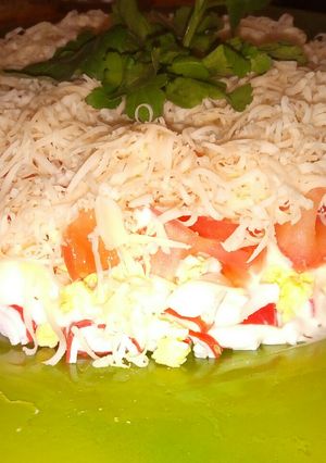 Фото Салат с крабовыми палочками и помидорами.