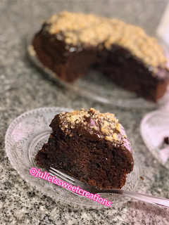 Una foto de Bizcocho de chocolate 🍫interior húmedo y tierno