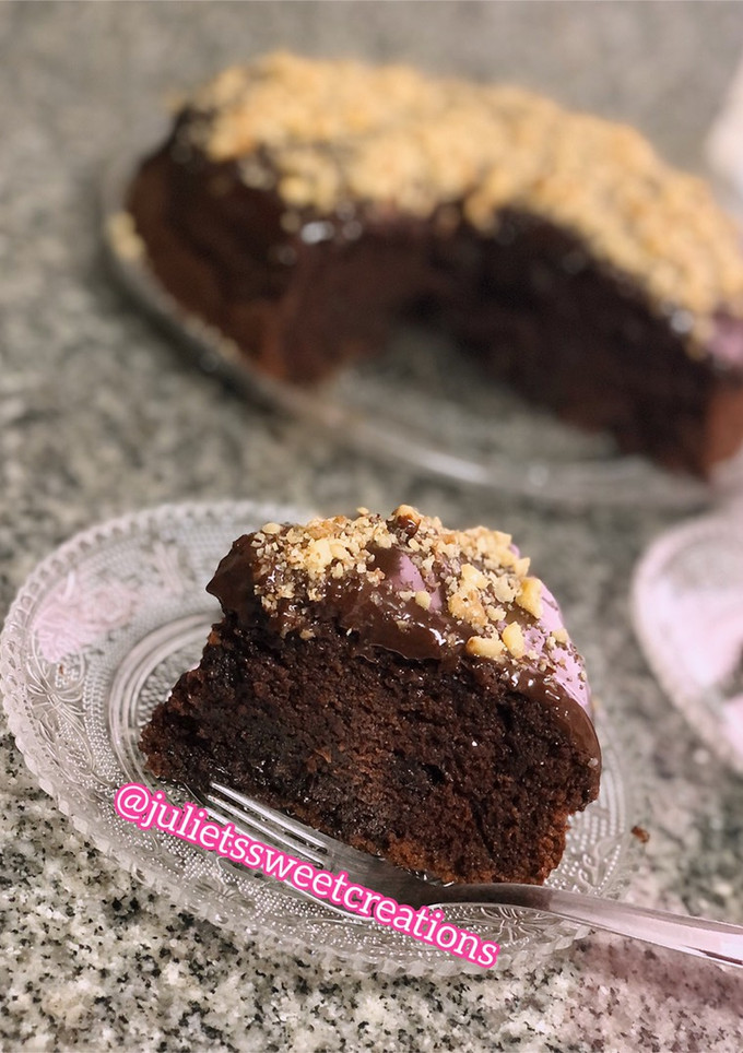 Una foto de Bizcocho de chocolate 🍫interior húmedo y tierno