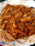 Espaguetis integrales con champiñones y butifarra negra