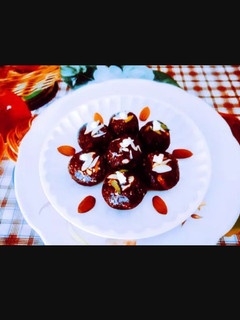 A picture of Delicious healthy dates chocolate chips balls.