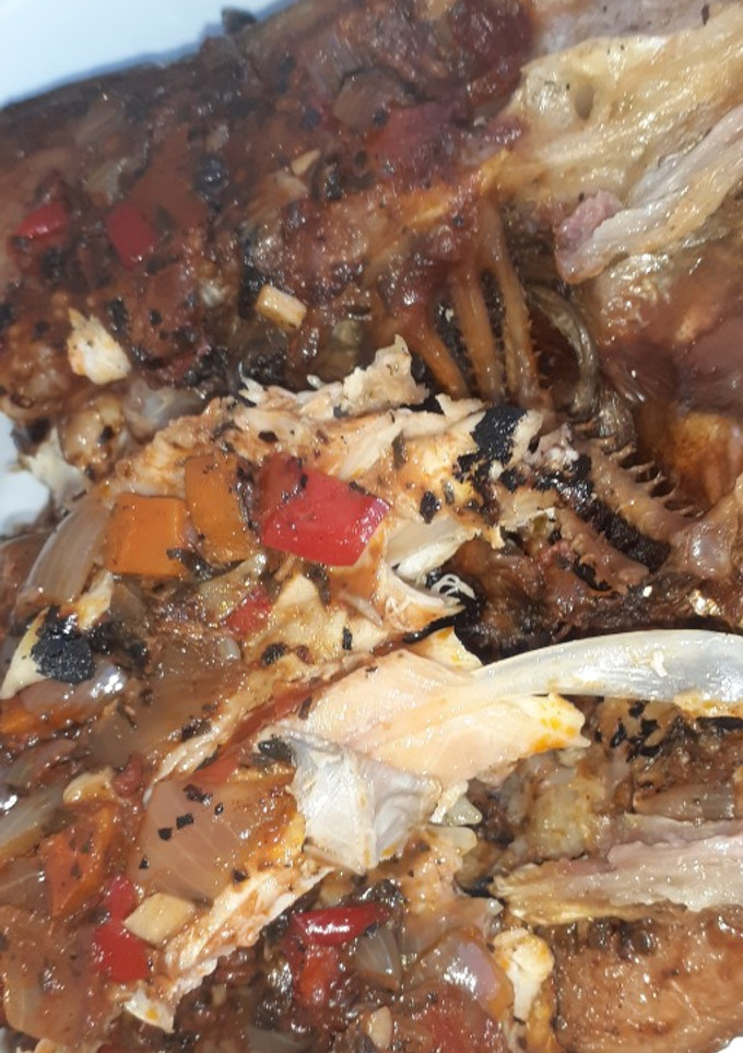 Una foto de Boga a la parrilla con verduras