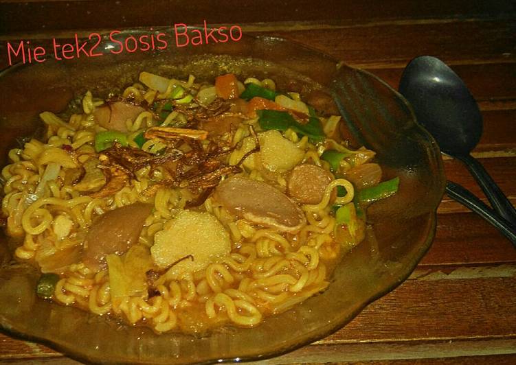 Bagaimana Menyiapkan Mie Tek2 Sosis Bakso yang Enak Banget