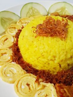 Foto resep Nasi Kuning Rice Cooker Bumbu Cemplung No Ribet