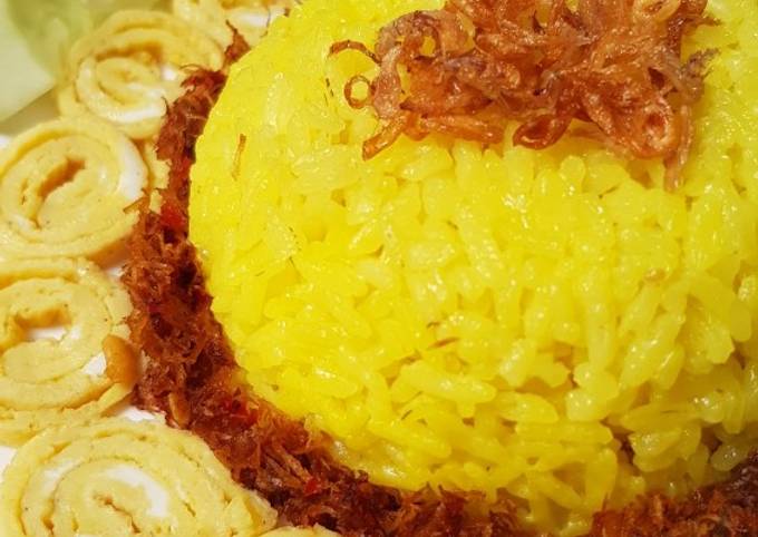 Resep Nasi Kuning Rice Cooker Bumbu Cemplung No Ribet, Enak