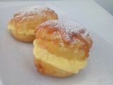 Donat karamel with vanilla custard
