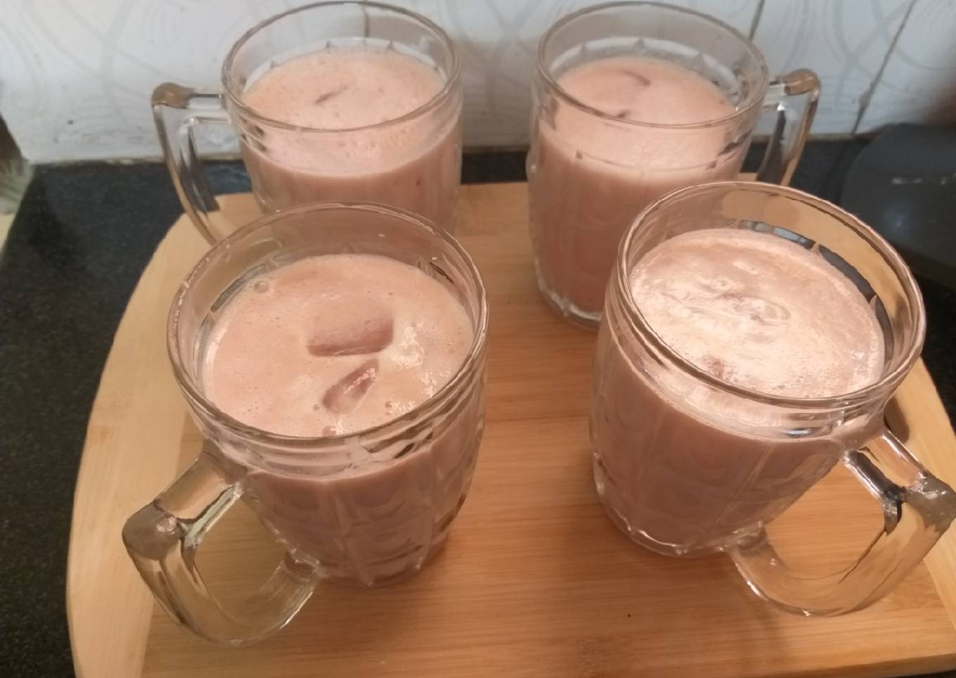 Banana, Strawberry n oats milkshake